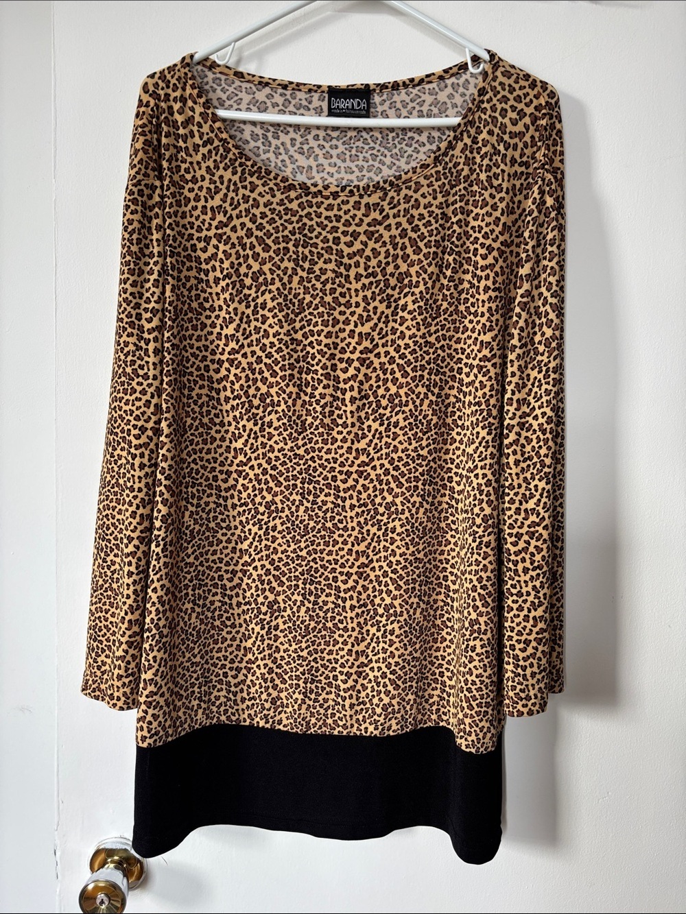 🎉4/30$🎉Baranda Leopard-Print Long Sleeve Top with Black Hem